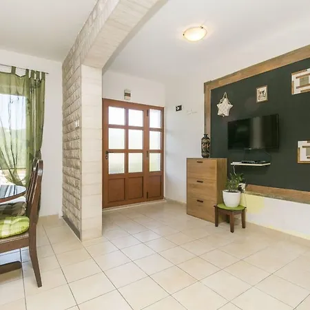 Heli 1280 Apartment *