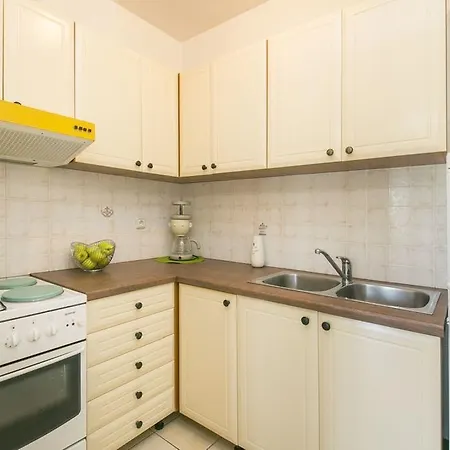 Heli 1280 Apartment Rabac